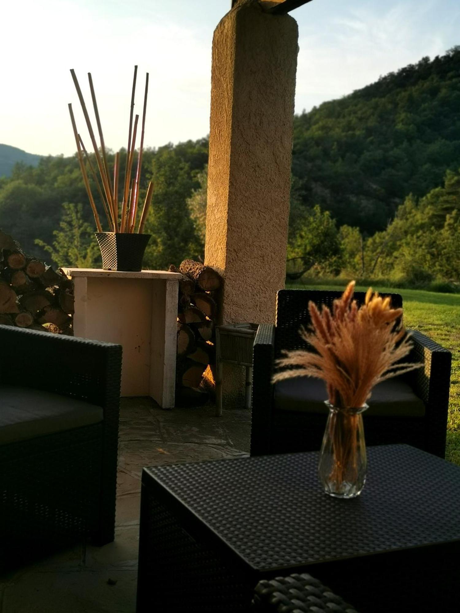 Charmant appartement dans corps de ferme AIGLUN Aiglun  Extérieur photo
